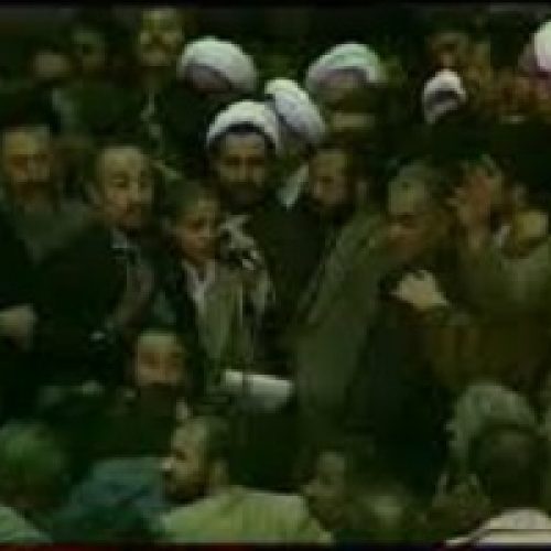 دانلود ویدئو قرائت قرآن محمد اصفهانی پس از ورود امام خمینی (ره) به میهن